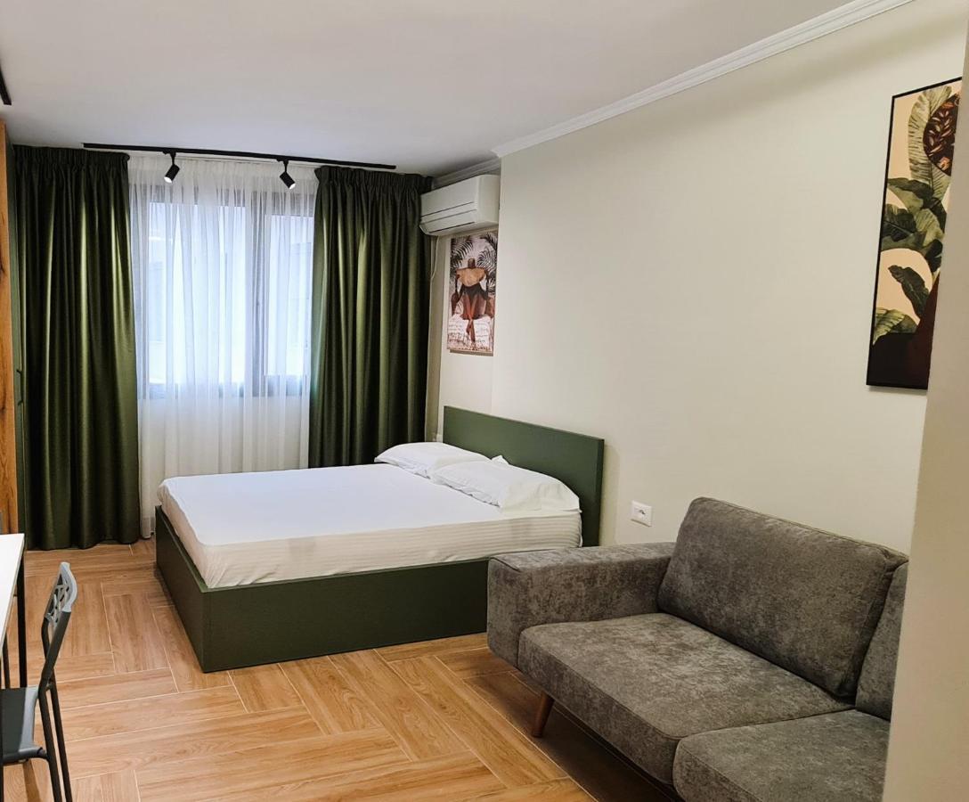2V1 - Center Apartment 3 ติรานา ภายนอก รูปภาพ